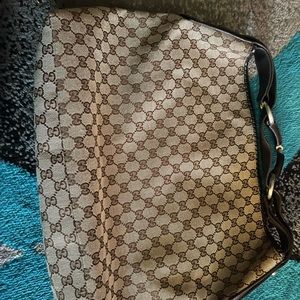 Very nice real Gucci you will like it